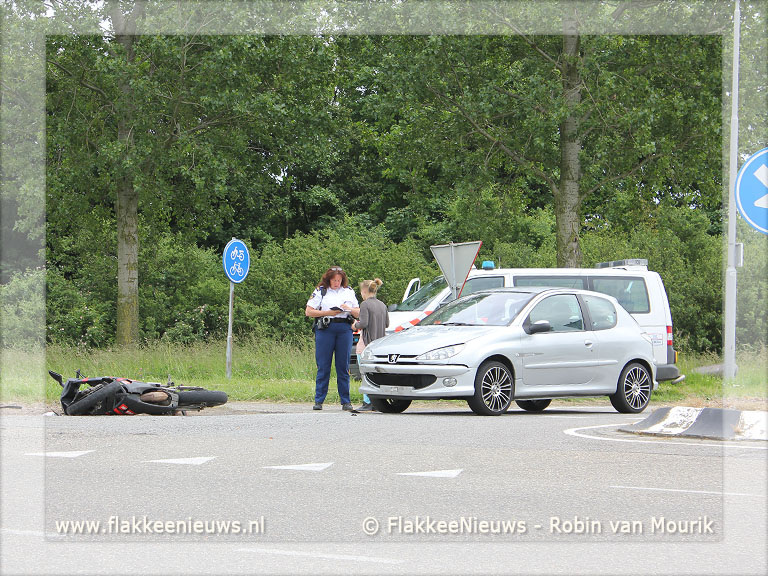 Foto behorende bij Ongeval tussen brommer en personenauto